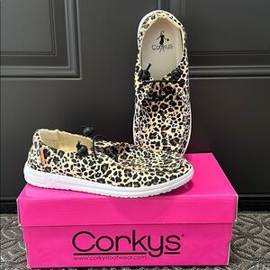 Corkys leopard kayak size 7